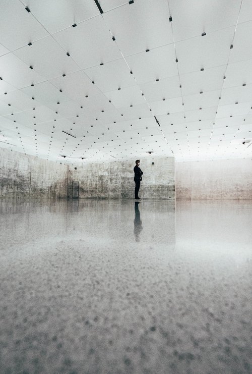 [Translate to English:] Blick in das Kunsthaus Bregenz während der Ausstellung von Anri Sala