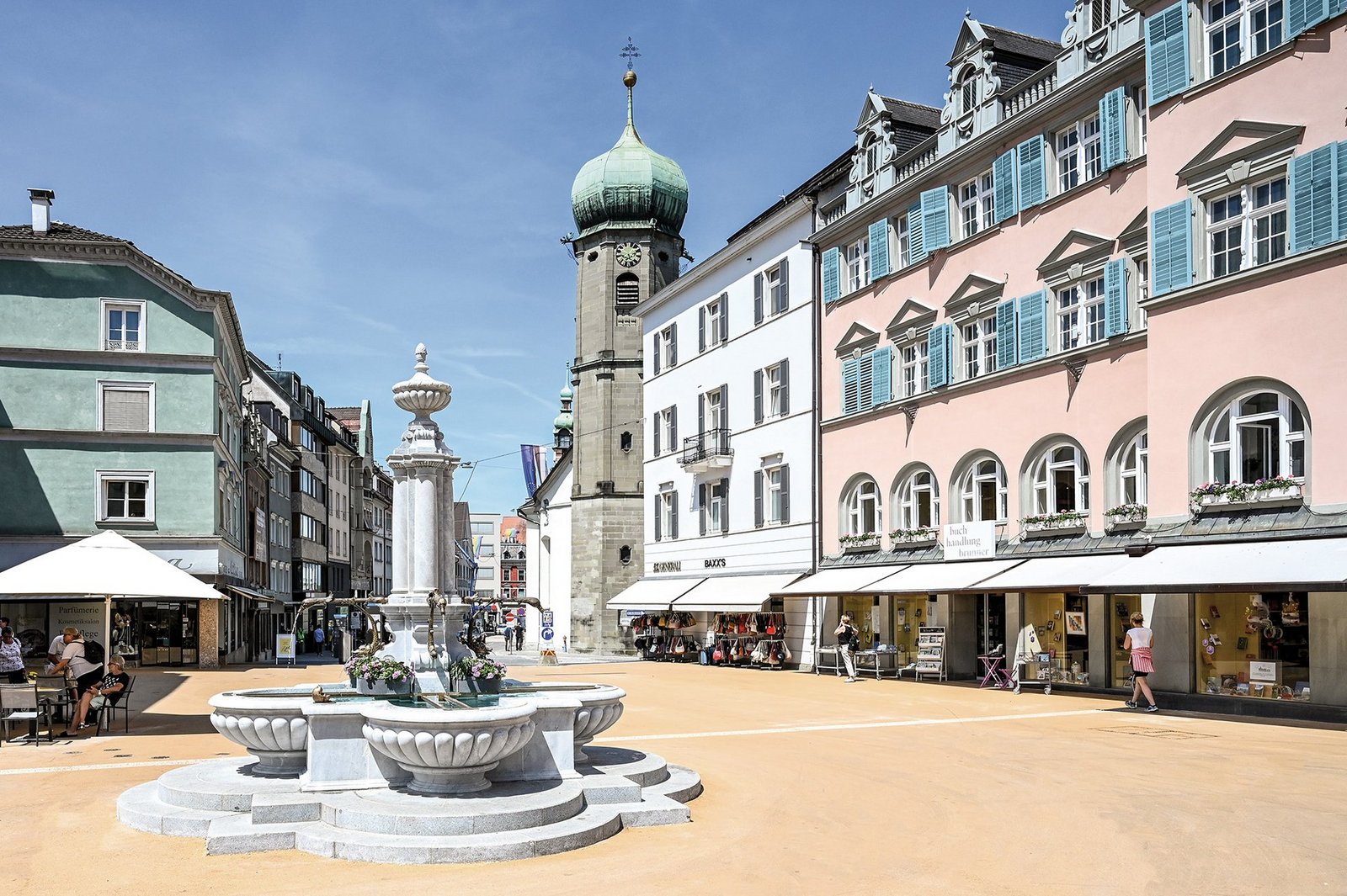 Blick in die Rathausstraße mit Sicht auf den Neptunbrunnen