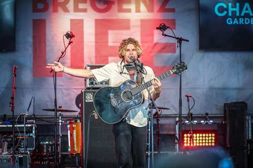 Bregenz Life Sänger mit Gitarre