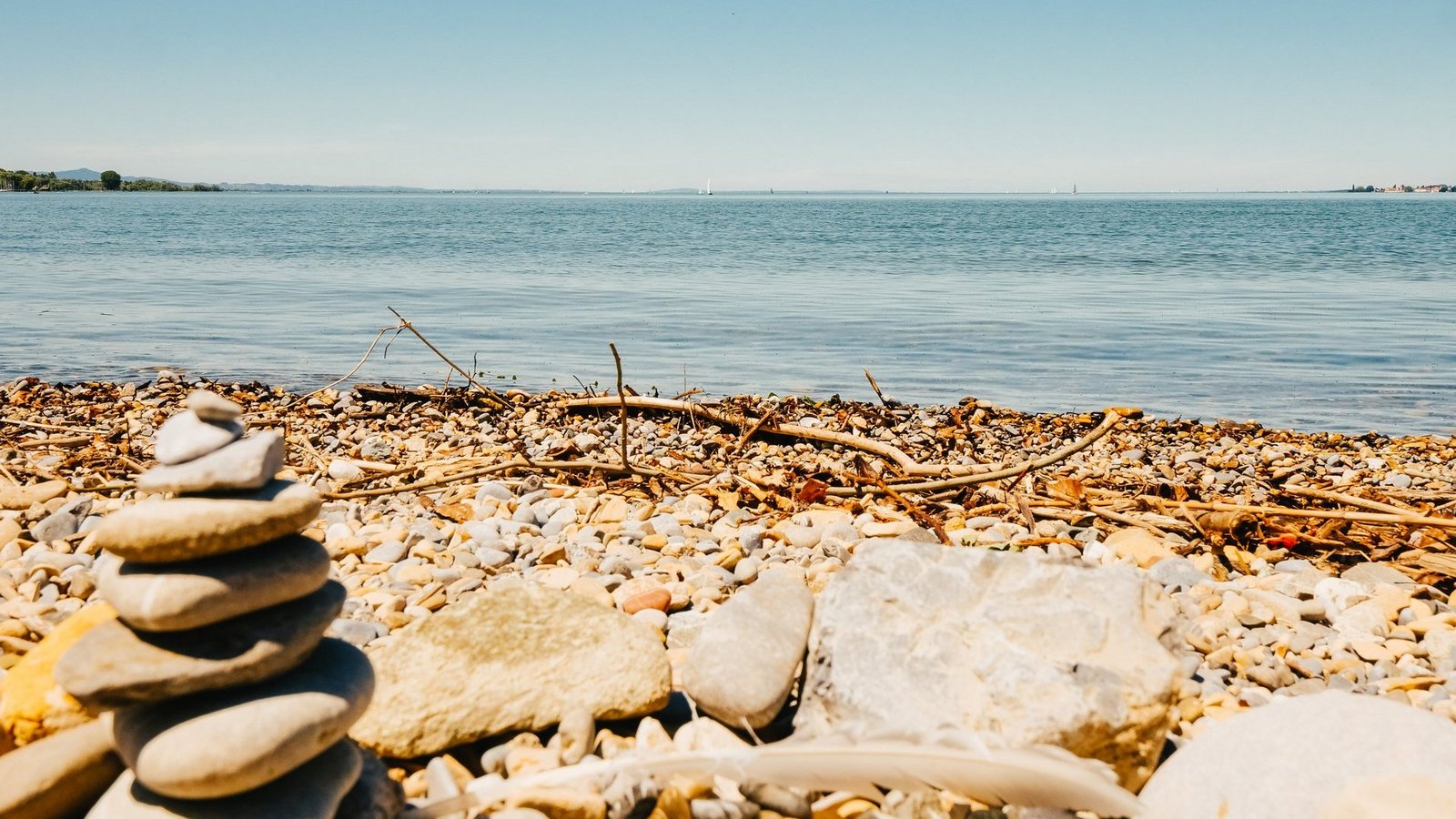 Der Badeabschnitt Pipeline mit Kiesstrand.